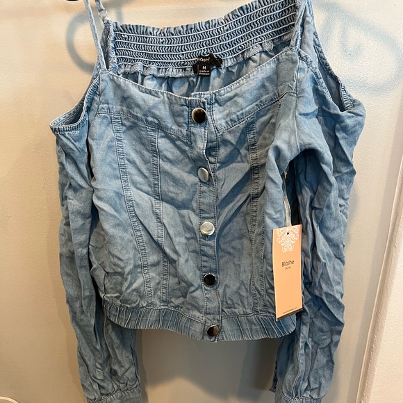 3 crop blouses for $20 dlls 2 with tag and one only worn for a short time - Picture 2 of 4